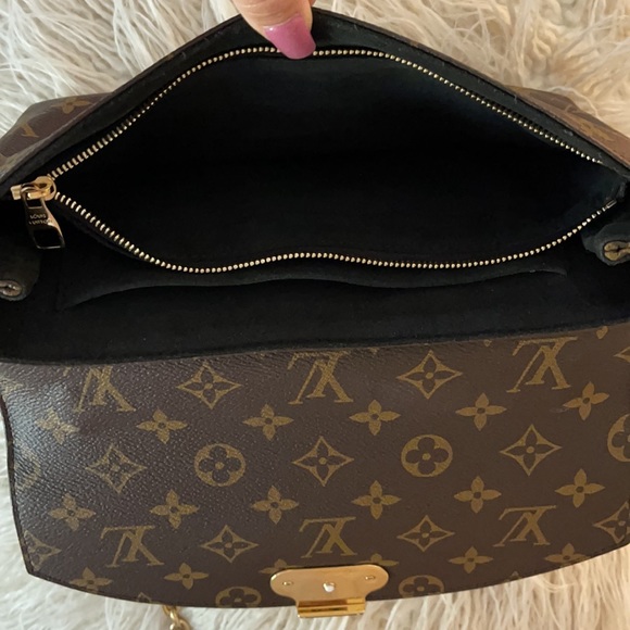 Saint-Placide Louis Vuitton LIKE NEW! Comes with box and dust bag - Picture 6 of 17